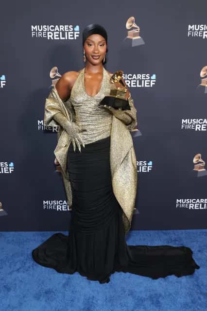 featured image for Tems Achieves Another Milestone as "Replay" Surpasses 500,000 Sales In The U.S