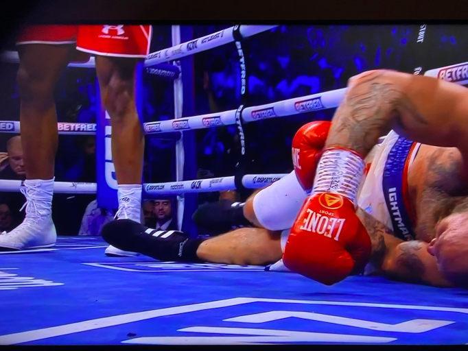 featured image for Anthony Joshua knocks out Robert Helenius