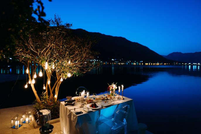 Seafood dinner date by the sea shore